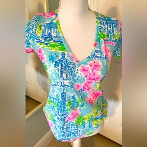 Lilly Pulitzer Etta Washington DC print V neck tee. NWT. Size XXS
